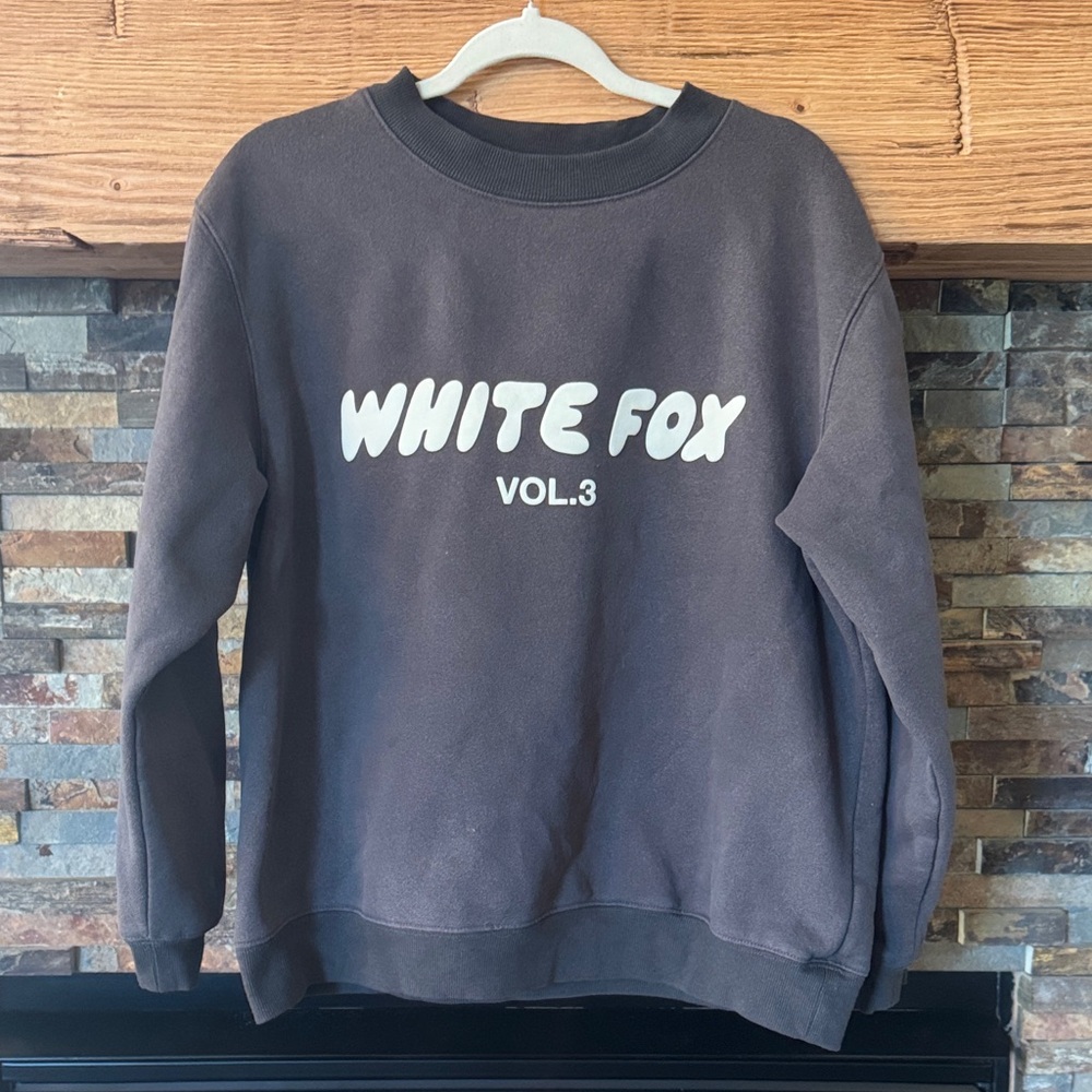 Like new White Fox Vol.3 Sweatshirt 🩶